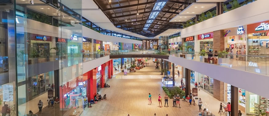 Interior del centro comercial
